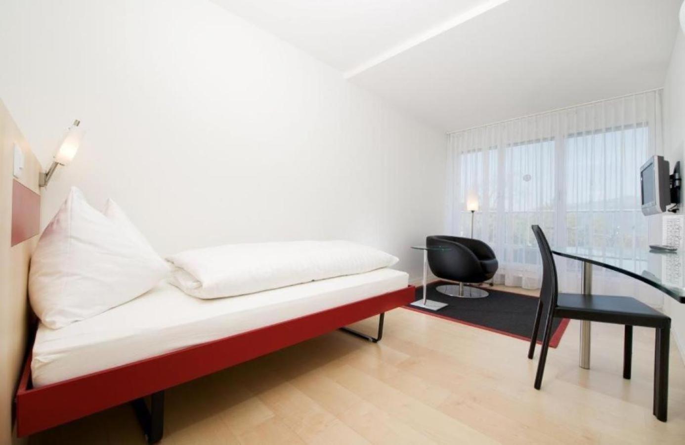 Hotel Seaside Spiez Oda fotoğraf